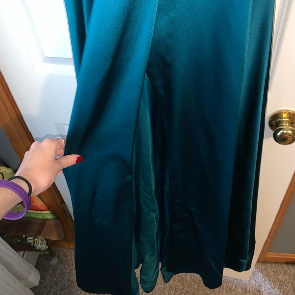 PROM DRESS 😍 - Picture 7 of 8